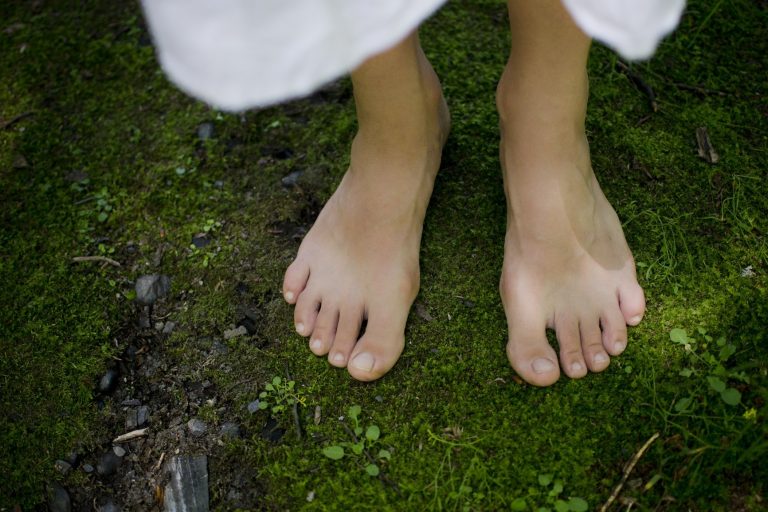 Beneficios de andar delcalzos