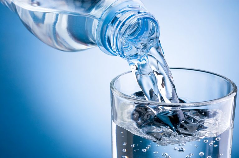 BEBIDAS: Los mitos del agua