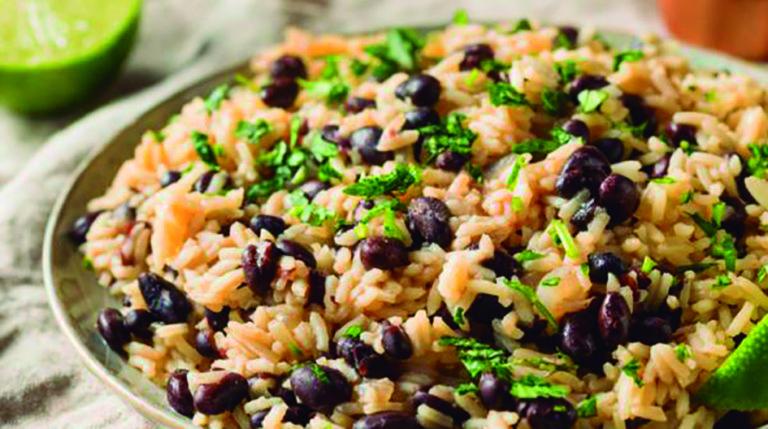 Plato balanceado: arroz integral, porotos Aduki y vegetales