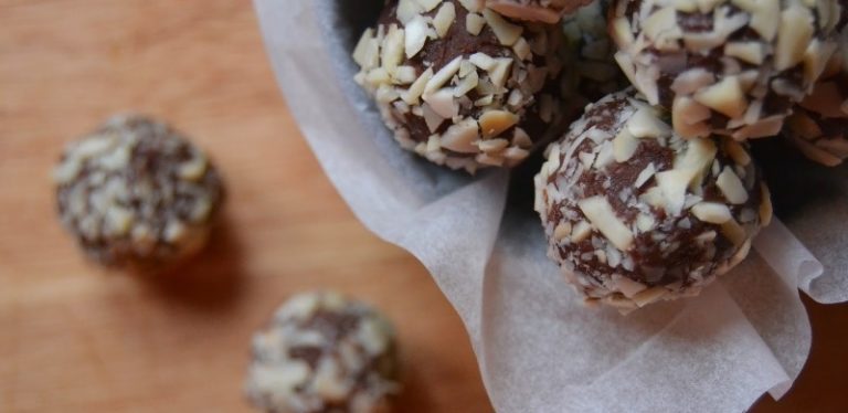 Trufas «crocantes» de garbanzos y damascos