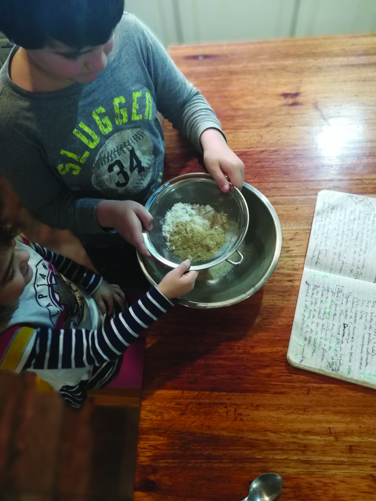 “En casa y con un niño con autismo,  con la imaginación más inmensa  que se les pueda ocurrir”