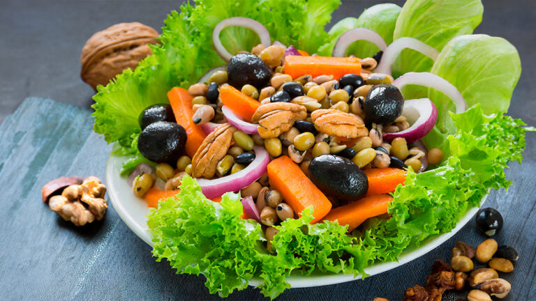Ensaladas completas con hortalizas de estación