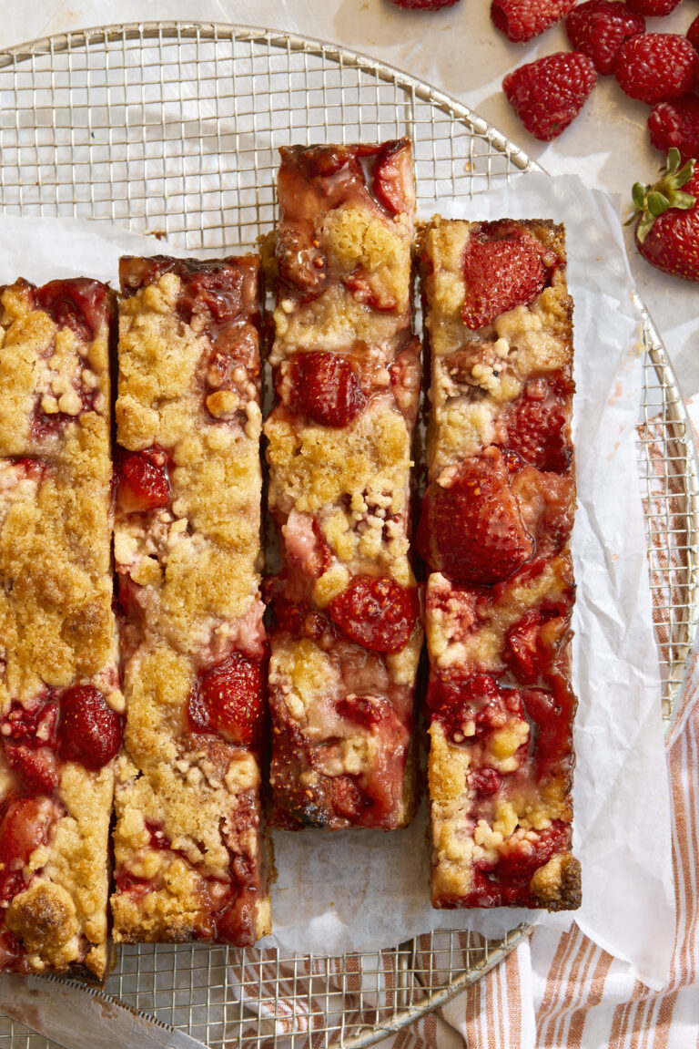 Cuadrados de frutos rojos y crumble